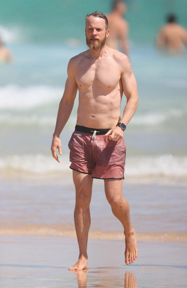 Hamish Blake Incredible Body Transformation Takes Center Stage on Bondi Beach 3