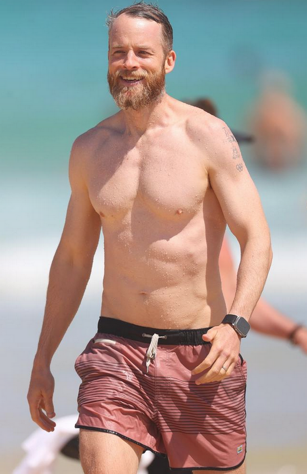 Hamish Blake Incredible Body Transformation Takes Center Stage on Bondi Beach 4