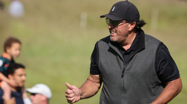 How long did it take Phil Mickelson to lose weight