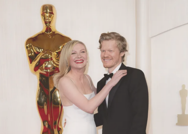Jesse Plemons Dramatic Weight Loss Steals the Show at Oscars with Wife Kirsten Dunst 11